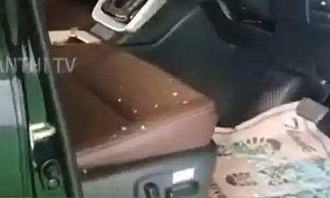 முண்டியடித்த ரசிகர்களால் விஜய்யின் கார் கண்ணாடி உடைப்பு - வீடியோ வைரல்