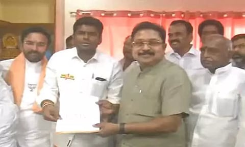 பா.ஜ.க. - அ.ம.மு.க. கூட்டணி - தொகுதிப் பங்கீடு ஒப்பந்தம் கையெழுத்து