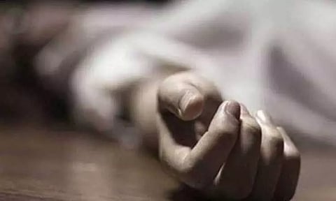 போதை மறுவாழ்வு மையத்தில் சேர்க்கப்பட்ட இளைஞர் தூக்கிட்டு தற்கொலை