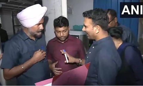 டெல்லியில் பரபரப்பு: அரவிந்த் கெஜ்ரிவால் வீட்டில் அமலாக்கத்துறை சோதனை