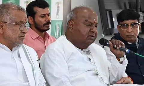 மேகதாது விவகாரம்: தமிழ்நாடு எதற்கெடுத்தாலும் கோர்ட்டில் மனு போடுகிறது - தேவேகவுடா பேட்டி