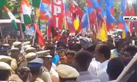 உதகையில் வேட்புமனு தாக்கலின்போது தடியடி - போராட்டம்