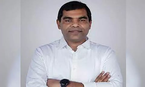 ஈரோடு தொகுதி அ.தி.மு.க வேட்பாளர் ஆற்றல் அசோக்குமாரின் சொத்து மதிப்பு ரூ.583 கோடி