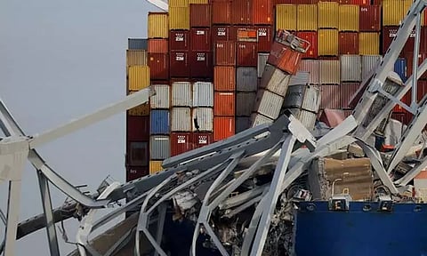 பாலம் உடைந்து விபத்து: 22 இந்திய மாலுமிகள் இருந்ததாக கப்பல் நிறுவனம் தகவல்