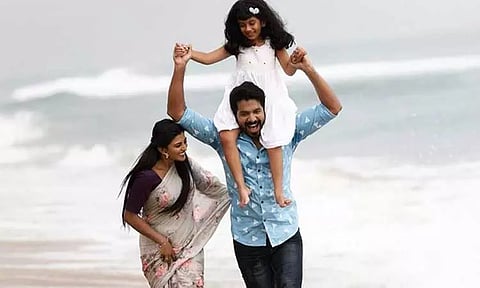 கயல் ஆனந்தி நடித்துள்ள 'ஒயிட் ரோஸ்' படத்தின் முதல் பாடல் வெளியானது