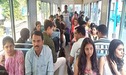 ஊட்டியில் குளுகுளு சீசனையொட்டி சிறப்பு ரெயில் - பயணிகள் உற்சாகம்