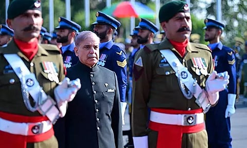 அரசு நிகழ்ச்சிகளில் சிவப்பு கம்பளங்களை பயன்படுத்த தடை; பாகிஸ்தானில் அதிரடி