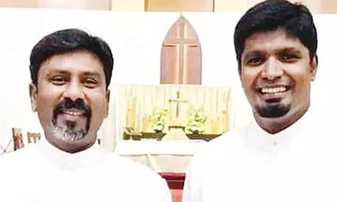 தேவாலயத்துக்குள் புகுந்து அட்டகாசம்: 2 பாதிரியார்கள் கைது