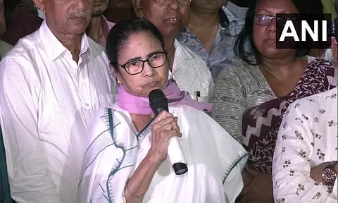 மேற்கு வங்காளத்தில் சூறாவளி தாக்குதல்: 5 பேர் பலி; 500 பேர் காயம்