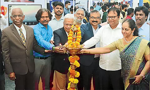 தினத்தந்தி-எஸ்.ஆர்.எம். இணைந்து நடத்தும் கல்வி கண்காட்சி - சென்னையில் தொடங்கியது