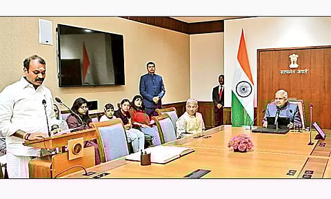 மாநிலங்களவை புதிய எம்.பி.க்களாக எல்.முருகன் உள்பட 12 பேர் பதவியேற்பு