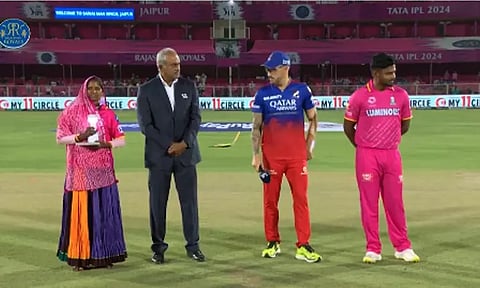 ஐ.பி.எல்.: பெங்களூருவுக்கு எதிராக டாஸ் வென்ற ராஜஸ்தான் பந்துவீச்சு தேர்வு