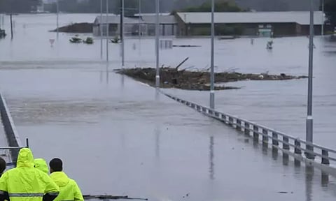 ஆஸ்திரேலியாவில் கனமழை: அணை உடையும் அபாயம்; ஆயிரக்கணக்கானோர் வெளியேற்றம்