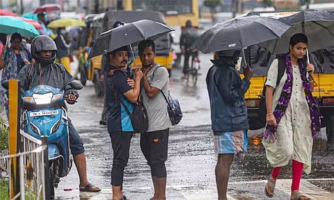 தென் தமிழக மாவட்டங்களில் இன்றும், நாளையும் மிதமான மழைக்கு வாய்ப்பு - வானிலை ஆய்வு மையம்