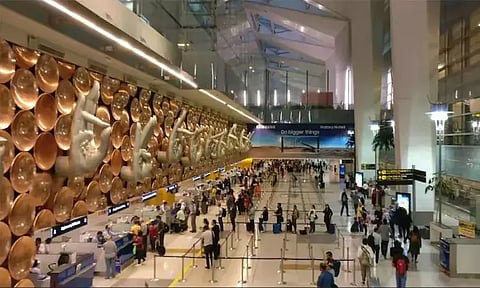 அணுகுண்டு வச்சிருந்தா என்ன செய்வீங்க..? டெல்லி விமான நிலையத்தில் அடாவடியாக பேசிய நபர்கள் கைது
