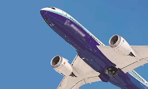 அமெரிக்காவில் நடுவானில் விமான என்ஜின் தகடு பெயர்ந்து பறந்ததால் பரபரப்பு