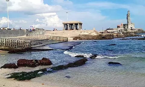 கன்னியாகுமரியில் திடீரென உள்வாங்கிய கடல்