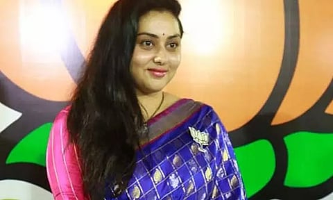 பொதுக்கூட்டத்தில் கலந்து கொள்ள வந்த நடிகை நமீதாவுக்கு அனுமதி மறுப்பு