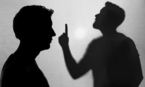 மனநலம் பாதித்த மகன் மிதித்ததில் தந்தை உயிரிழப்பு.. உணவு கொடுக்க சென்றபோது நேர்ந்த சோகம்