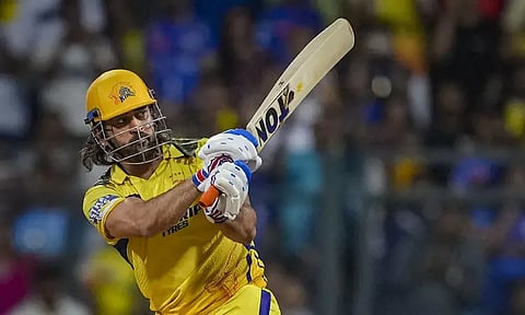 குட்டி ரசிகைக்கு எம்.எஸ். தோனி கொடுத்த அன்பு பரிசு...வான்கடேவில் நெகிழ்ச்சி