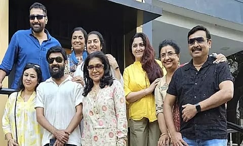 தமிழ் புத்தாண்டை கொண்டாட ஒன்றுகூடிய 80-ஸ் நட்சத்திரங்கள்