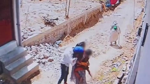 புனித பயணம் சென்ற சிறுமியை மறித்து, முத்தம்... வாலிபர் வெறிச்செயல்; வைரலான வீடியோ