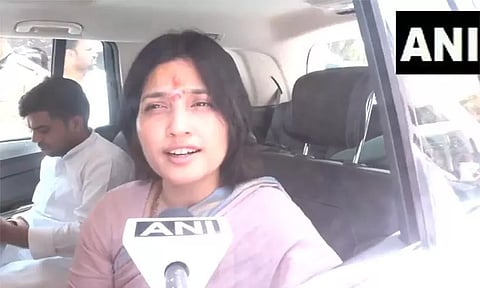 மெயின்புரி தொகுதியில் அகிலேஷ் மனைவி டிம்பிள் வேட்புமனு தாக்கல்