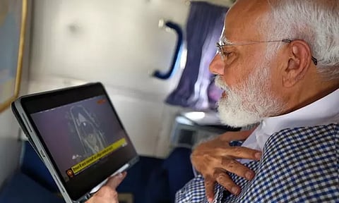 ராமர் நெற்றியில் சூரிய திலகம்: விமானத்தில் இருந்தபடி வணங்கிய பிரதமர் மோடி