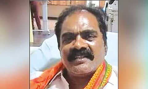 கோவையில் அண்ணாமலை வெற்றி பெற வேண்டும் என்று கைவிரலை துண்டித்த பா.ஜ.க. பிரமுகர்