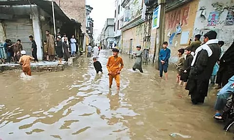 பாகிஸ்தானை புரட்டிப்போட்ட கனமழை: 80 பேர் பலி