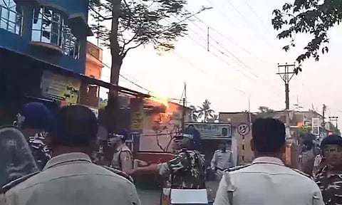 மேற்குவங்காளத்தில் ராம நவமி ஊர்வலத்தில் கற்கள் வீசி தாக்குதல்: 20 பேர் படுகாயம்