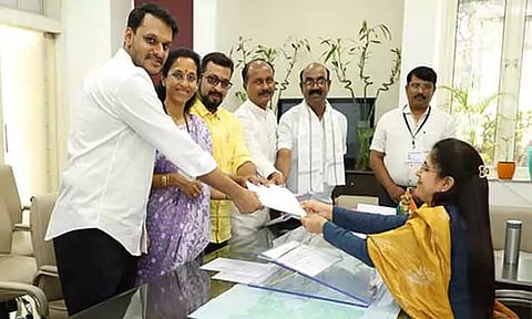 மராட்டிய மாநிலம்: பாராமதி தொகுதியில் போட்டியிட சுப்ரியா சுலே வேட்பு மனு தாக்கல்