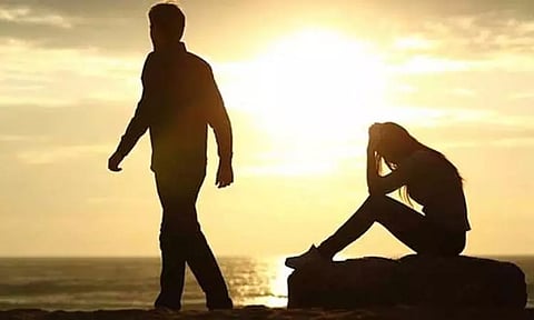 காதல் தோல்வியால் ஆண் உயிரை மாய்த்துக் கொண்டால் பெண் பொறுப்பாக முடியாது – டெல்லி ஐகோர்ட்டு