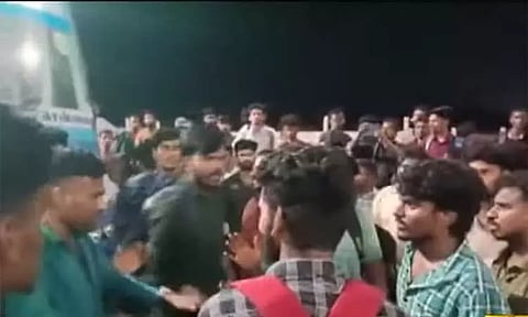 நள்ளிரவில் போராட்டத்தில் குதித்த மக்கள் - கிளாம்பாக்கம் பேருந்து நிலையத்தில் பரபரப்பு