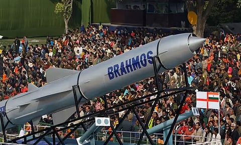 பிலிப்பைன்சுக்கு பிரமோஸ் ஏவுகணைகளை வழங்கிய இந்தியா