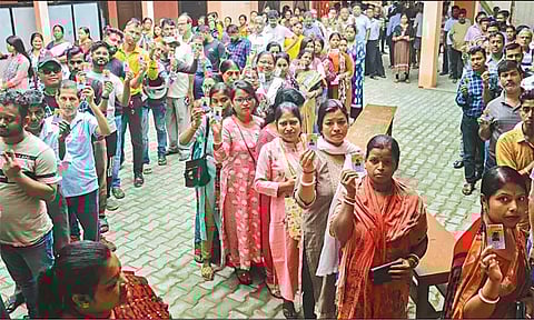 நாடு முழுவதும் 102 தொகுதிகளில் நடந்த நாடாளுமன்ற முதற்கட்ட தேர்தலில் 64 சதவீத வாக்குப்பதிவு