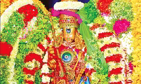 மீனாட்சி அம்மன் பட்டாபிஷேகம் கோலாகலம்; நாளை திருக்கல்யாணம்