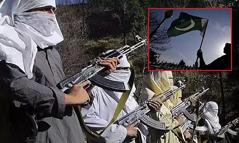 பாகிஸ்தானில் மர்ம கும்பல் மீண்டும் அட்டூழியம்; 2 சுங்க அதிகாரிகள் படுகொலை