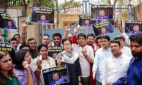 திகார் சிறை முன்பு ஆம் ஆத்மி கட்சியினர் போராட்டம்