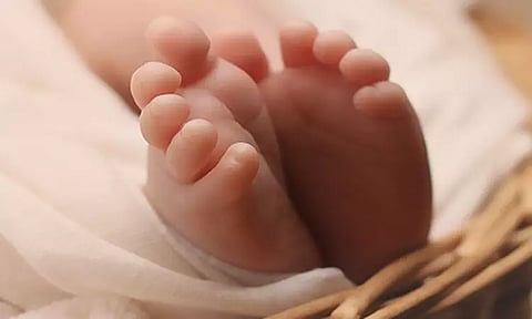 கடலூரில் எய்ட்ஸ் நோயாளிக்கு பிறந்த ஆண் குழந்தை விற்பனை? போலீசார் விசாரணை