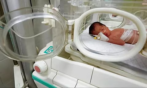 இஸ்ரேல் தாக்குதலில் கர்ப்பிணி பலி: அறுவை சிகிச்சை செய்து குழந்தையை உயிருடன் எடுத்த டாக்டர்கள்