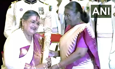 பத்ம விருதுகள் வழங்கும் விழா - பாடகி உஷா உதூப்புக்கு பத்ம பூஷன் விருது