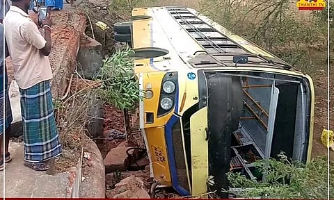 அரசு பேருந்து கவிழ்ந்து விபத்து: பெண் உயிரிழப்பு - 25-க்கும் மேற்பட்டோர் காயம்