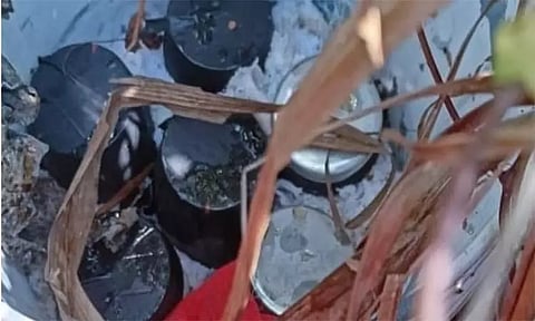 கேரளா: வயலில் சக்திவாய்ந்த வெடிகுண்டுகள் கண்டெடுப்பு