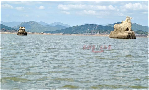 மேட்டூர் அணை நீர்மட்டம் குறைந்தது: 12 மாவட்டங்களில் குடிநீர் தட்டுப்பாடு அபாயம்