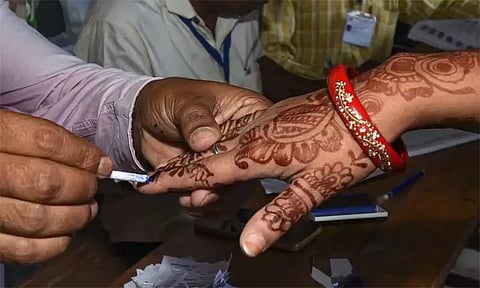 கர்நாடகா சாம்ராஜ் நகர் தொகுதியில் உள்ள ஒரு வாக்குச்சாவடியில் மறுவாக்குப்பதிவு