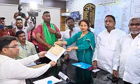 காண்டே சட்டசபை தொகுதி இடைத்தேர்தல்: ஹேமந்த் சோரனின் மனைவி வேட்புமனு தாக்கல்