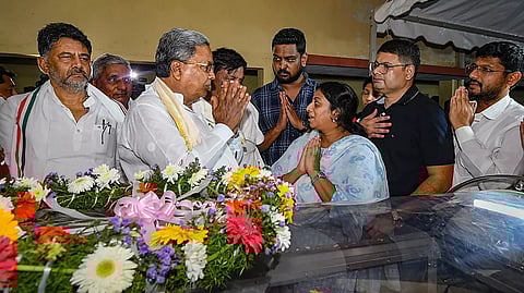 கர்நாடகா: பா.ஜ.க. எம்.பி. மறைவு; விடுமுறை அறிவித்த காங்கிரஸ் அரசு