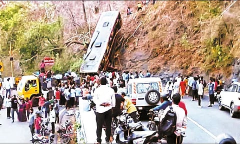 ஏற்காடு பஸ் விபத்து: அதிவேகமே காரணம் - விசாரணையில் தகவல்