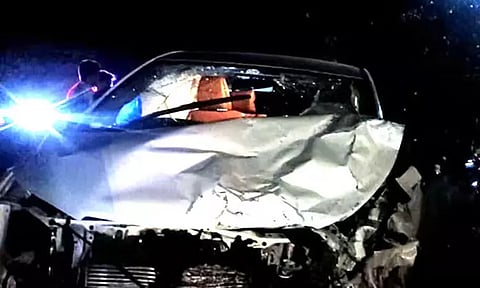 இரு கார்கள் நேருக்கு நேர் மோதி விபத்து: ஒரே குடும்பத்தை சேர்ந்த 4 பேர் பலி